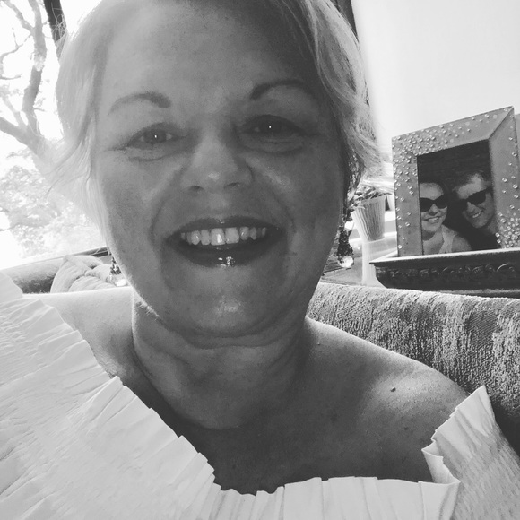 Meet your Posher, Vida - Picture 2 of 14